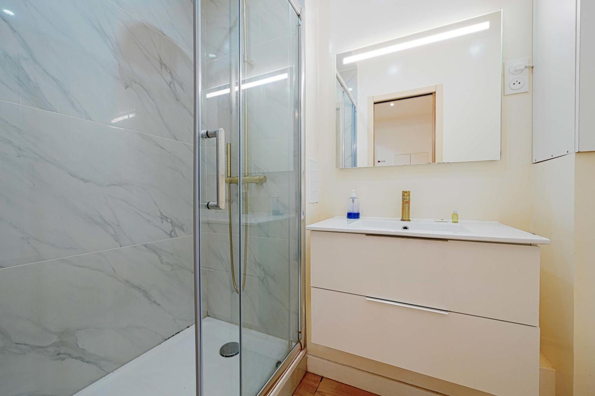 Modern Renovated Studio With A Touch Of Gilded Glamour Central Paris Daire Dış mekan fotoğraf