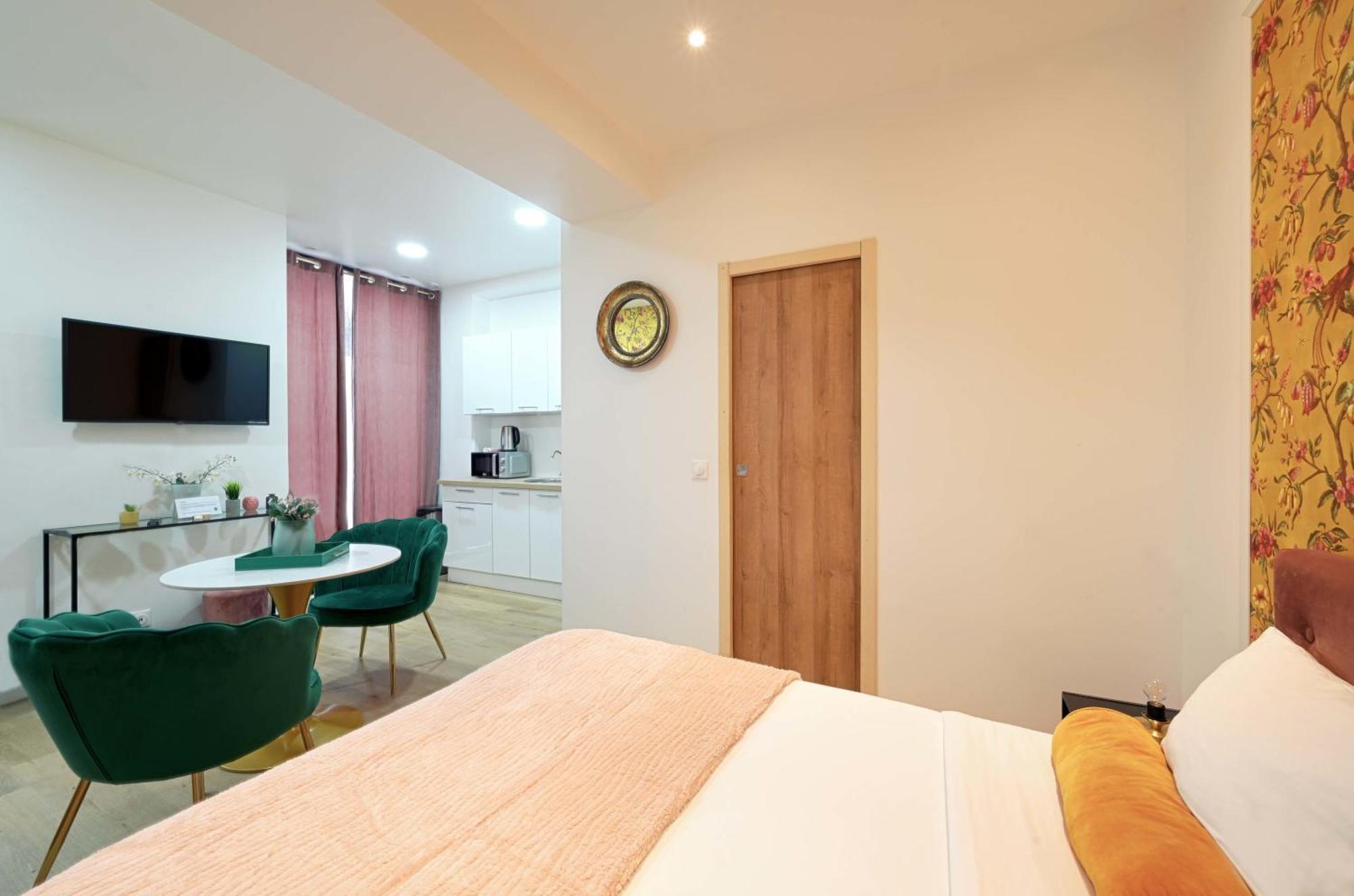 Modern Renovated Studio With A Touch Of Gilded Glamour Central Paris Daire Dış mekan fotoğraf