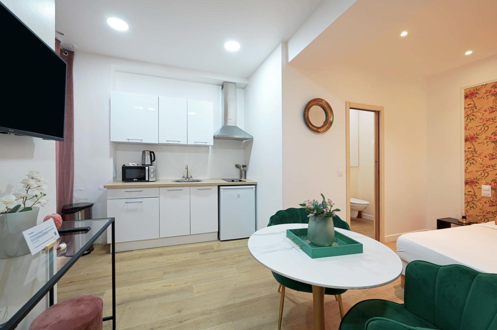 Modern Renovated Studio With A Touch Of Gilded Glamour Central Paris Daire Dış mekan fotoğraf